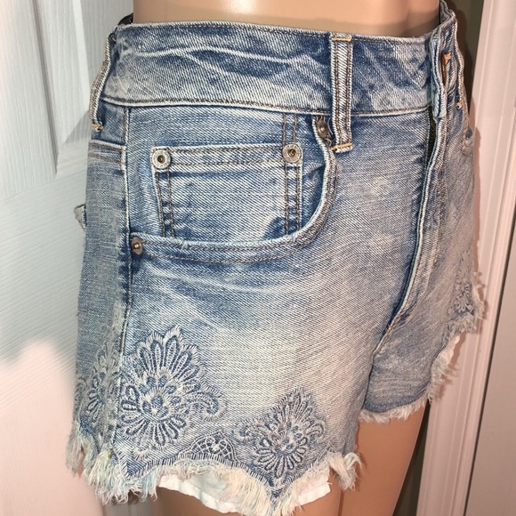 American Eagle Outfitters Jean Shorts. 6 - Picture 2 of 8